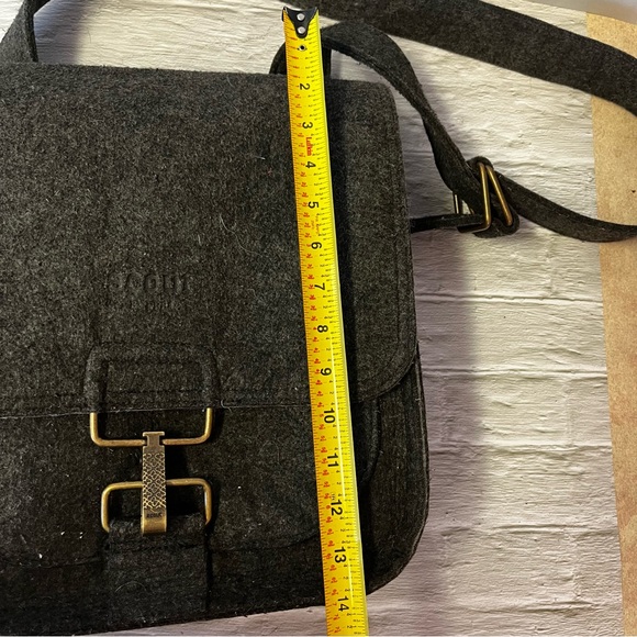 Scout By Petunia Pickle Bottom Dark Grey Felt Diaper Messenger Bag - Picture 11 of 14